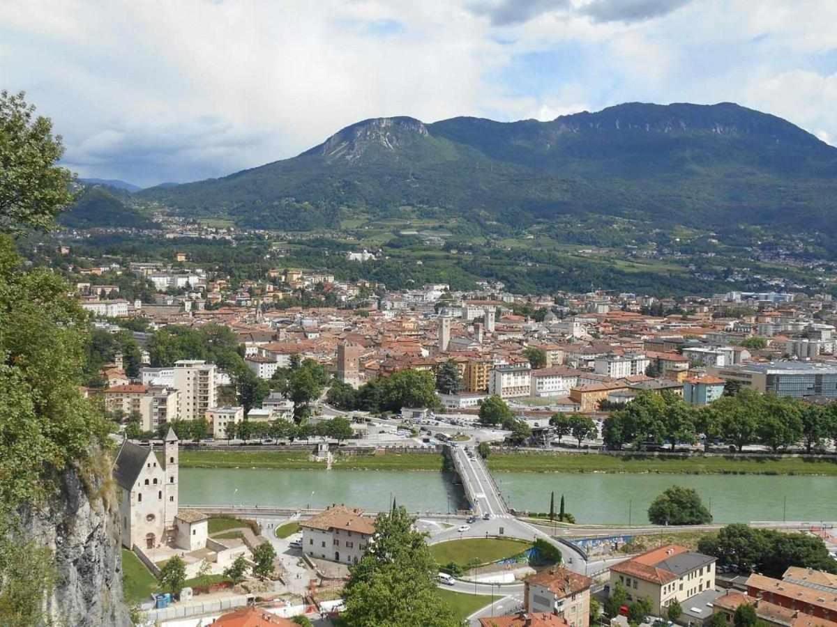 La Casa Di Vale Muse Apartment Trento Luaran gambar